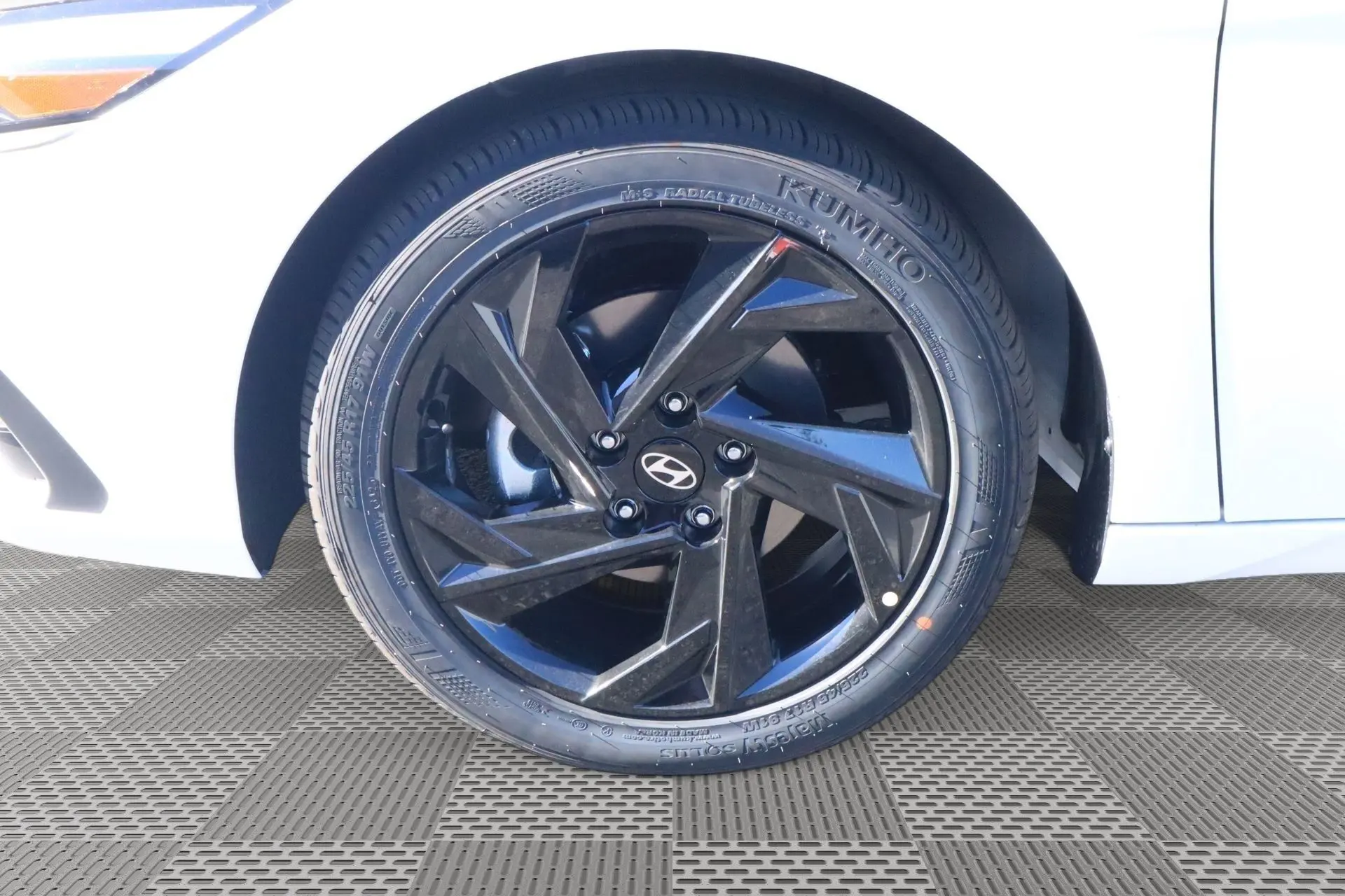 2026 Hyundai Elantra SEL Sport photo 4