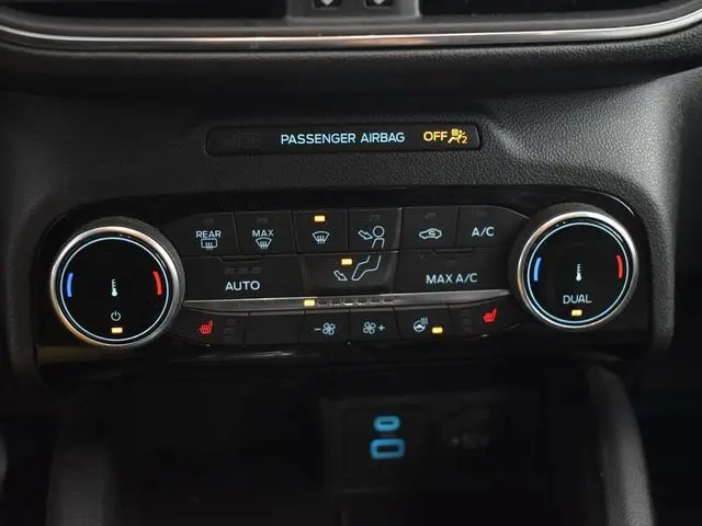 2022 Ford Escape Titanium photo 17