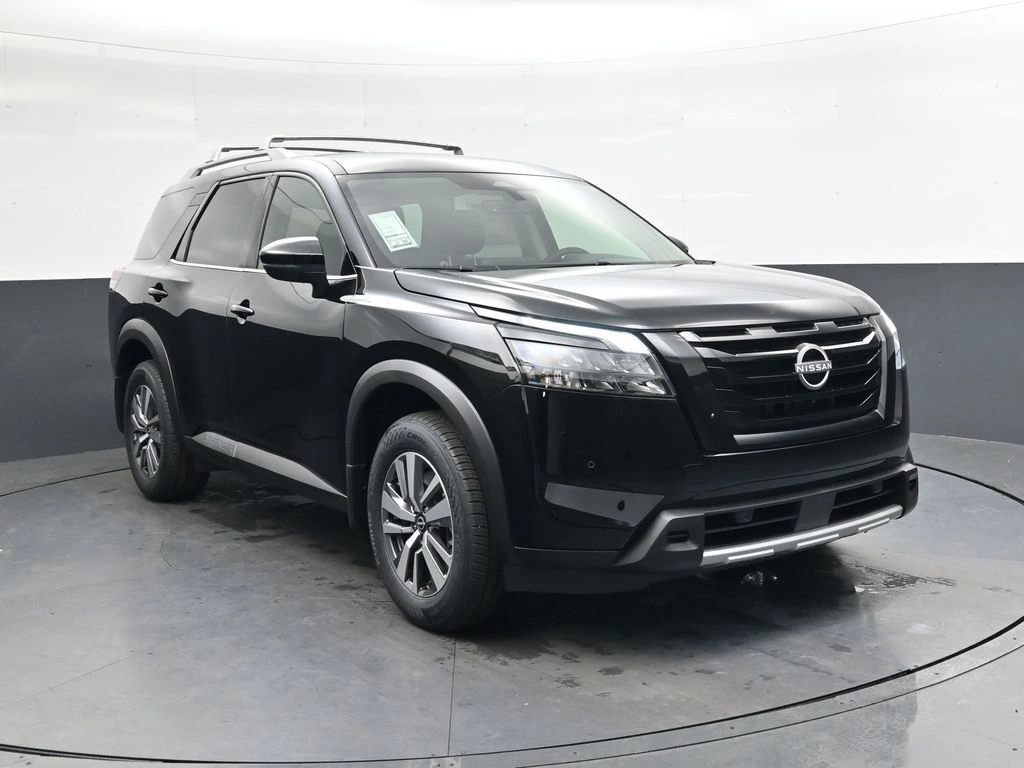 2025 Nissan Pathfinder SL's photo