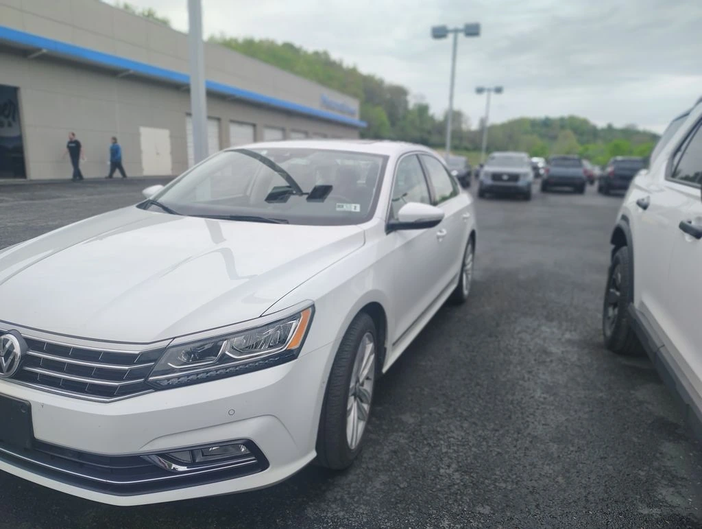 2017 Volkswagen Passat 1.8T SEL Premium Auto's photo