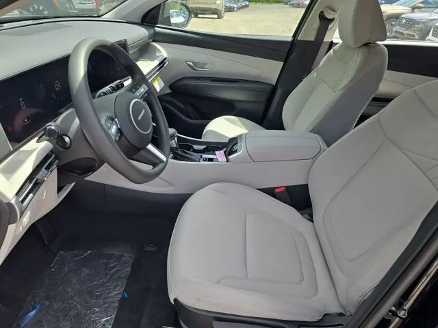 2025 Hyundai Tucson SE photo 4