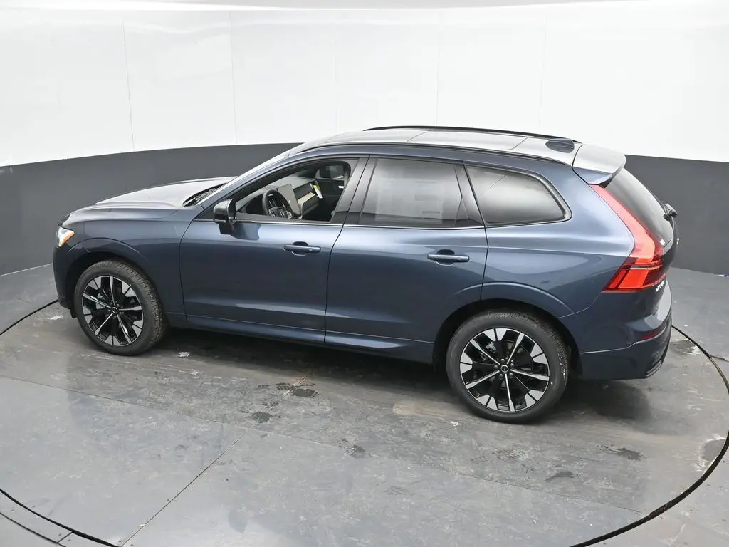 2026 Volvo - image 35
