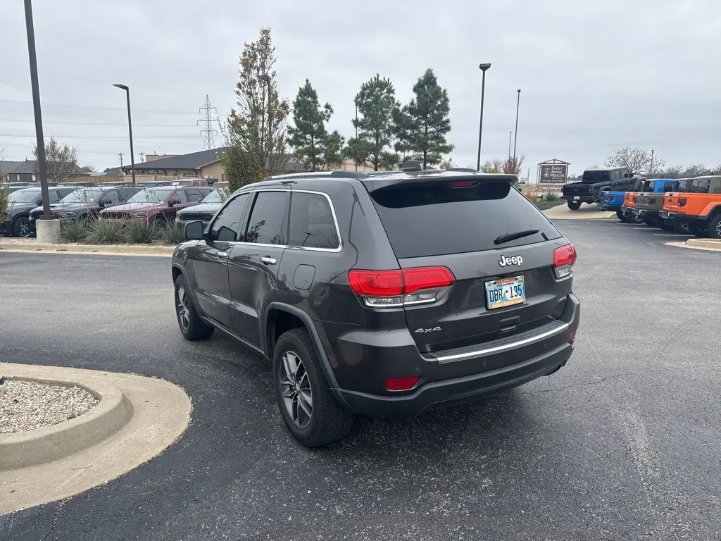 2017 Jeep Grand Cherokee Limited photo 2