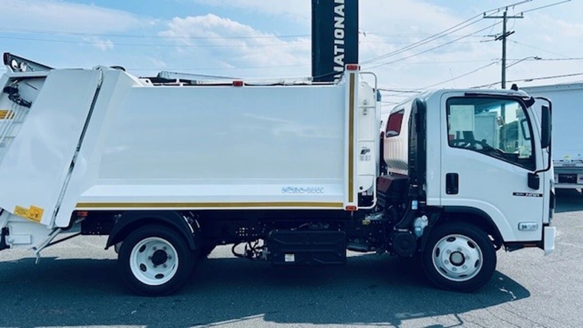 2025 Isuzu NRR - image 4