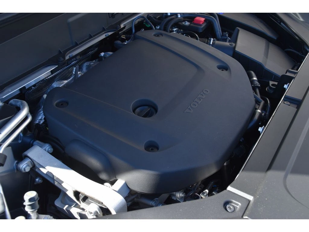 2026 Volvo - image 27
