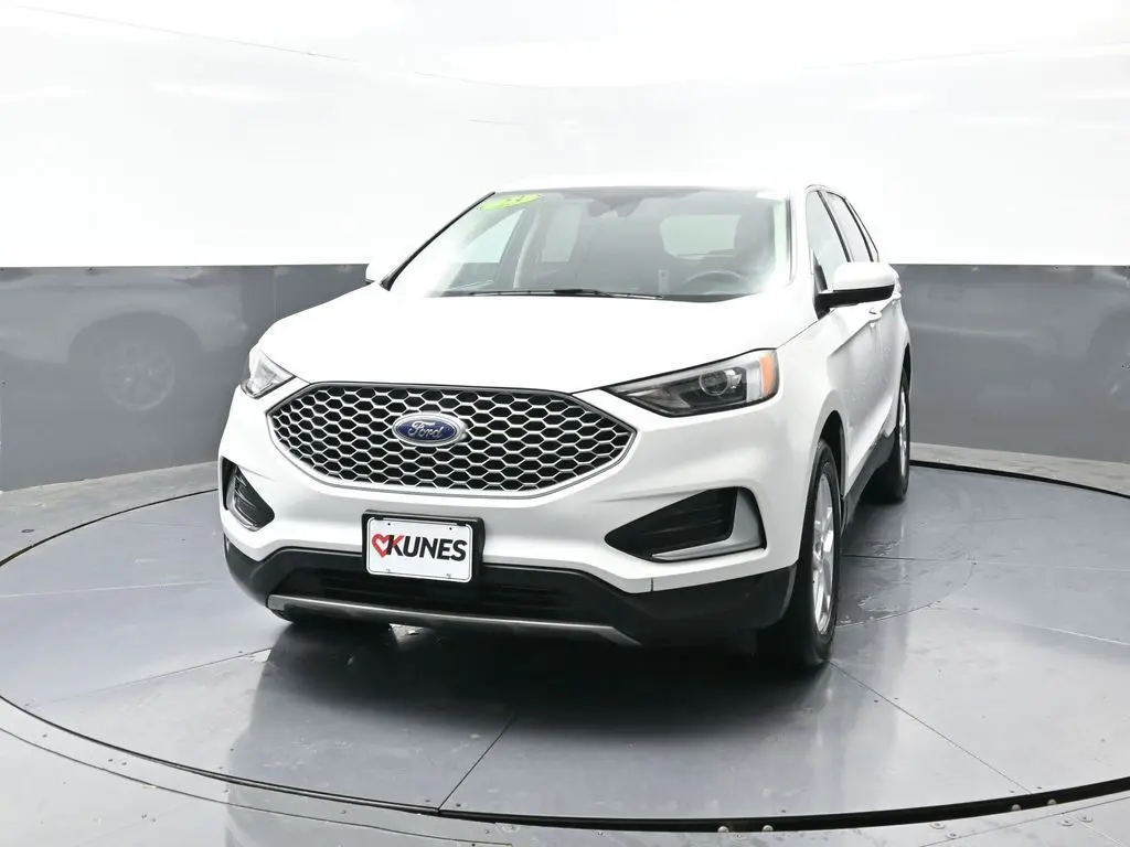 2023 Ford Edge SEL photo 4