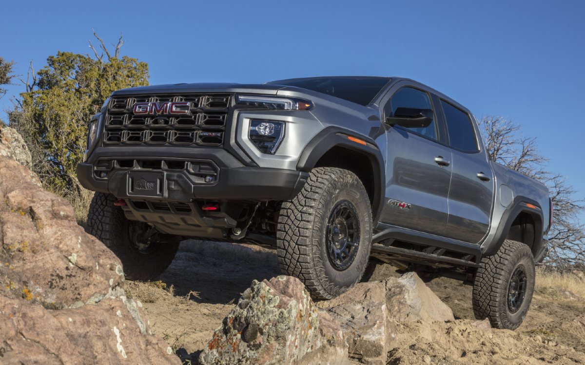 2024 GMC Canyon AT4X AEV Exterior Driver Side Front Profile