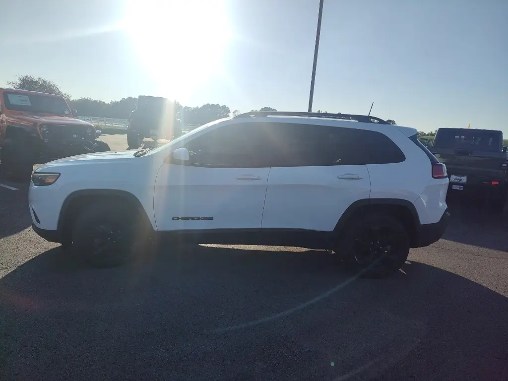 2020 Jeep Cherokee Altitude photo 23