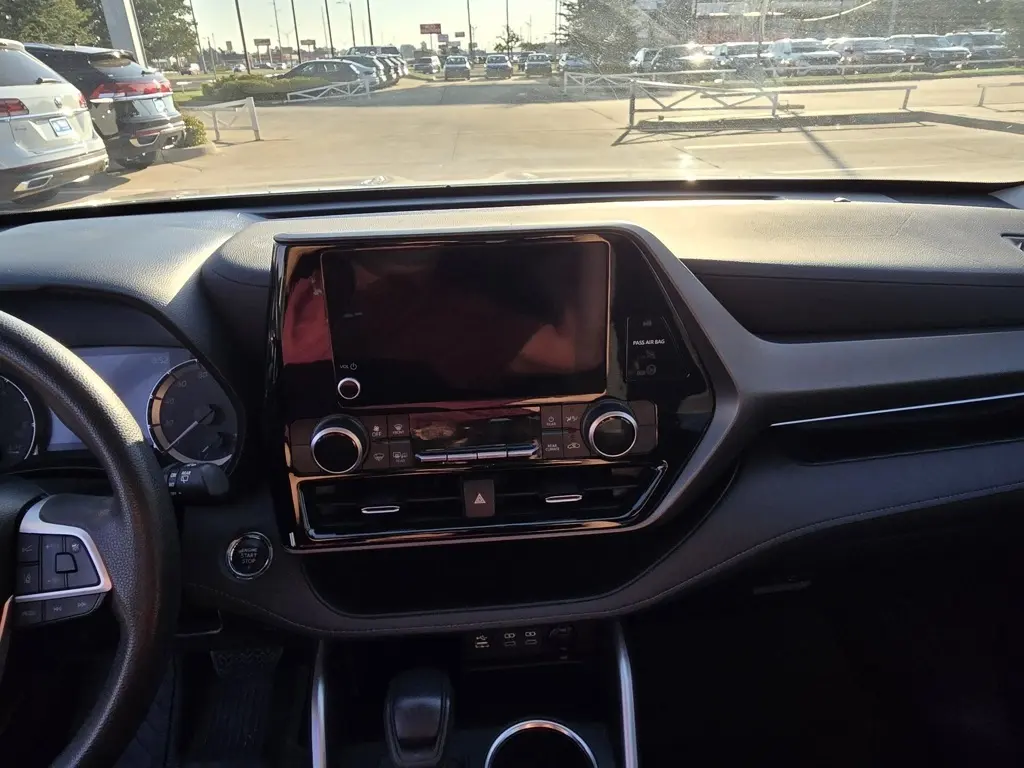 2023 Toyota Highlander L photo 12