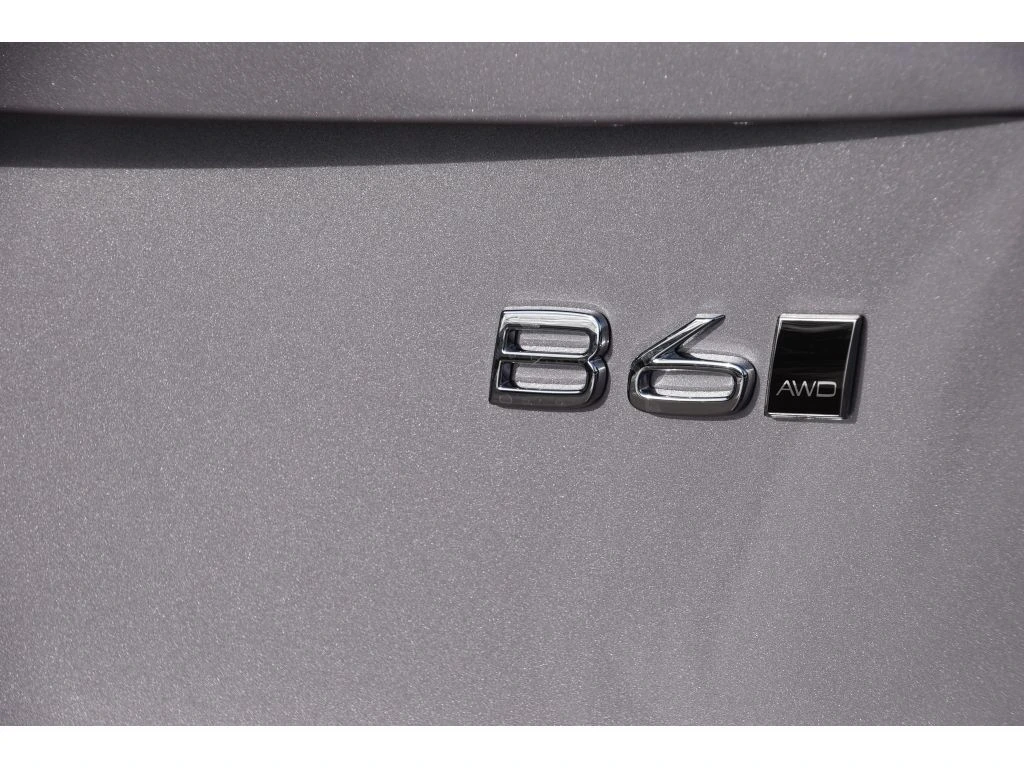 2026 Volvo - image 30