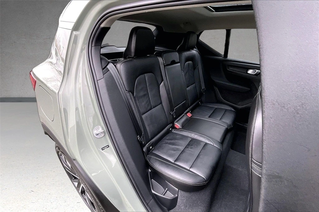 2024 Volvo - image 25