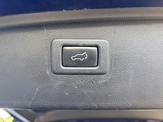 2017 Subaru Outback Limited photo 8