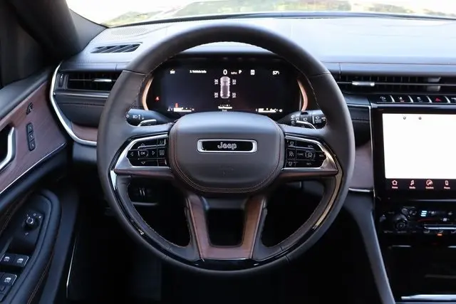 2025 Jeep Grand Cherokee Summit photo 15