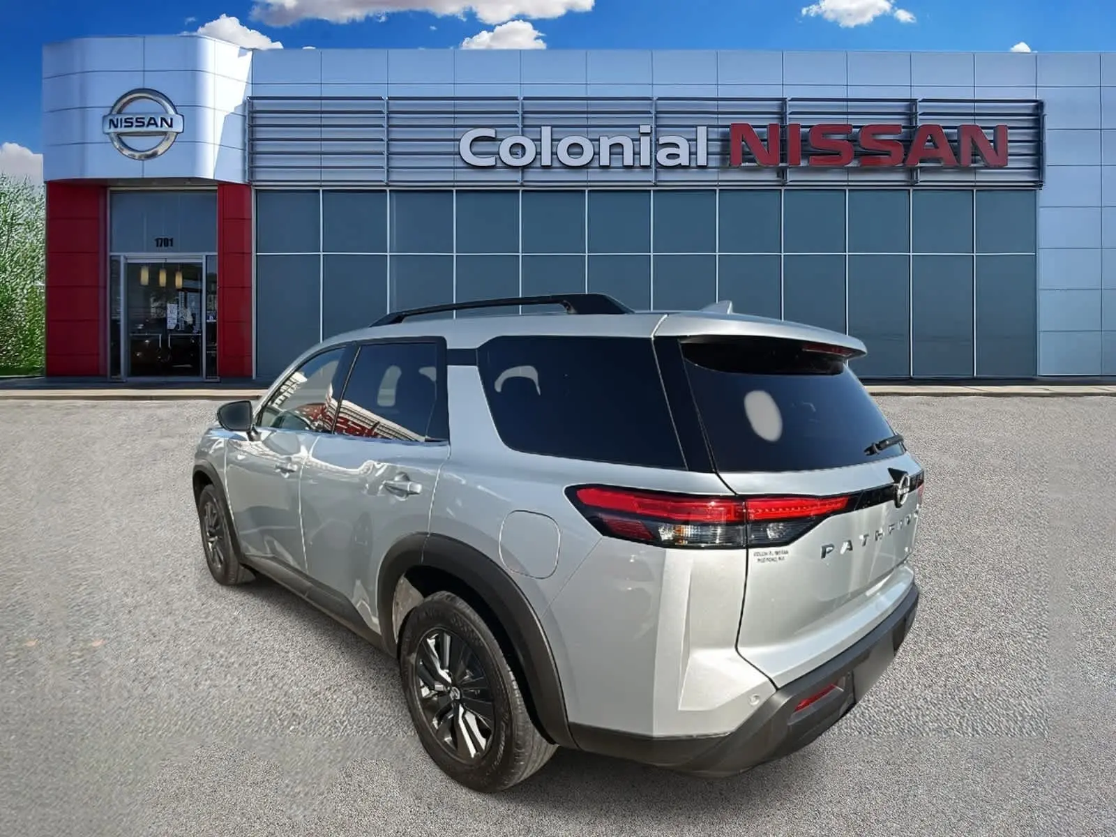 2024 Nissan Pathfinder SV photo 2