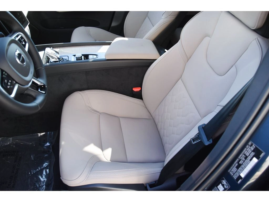 2026 Volvo - image 12