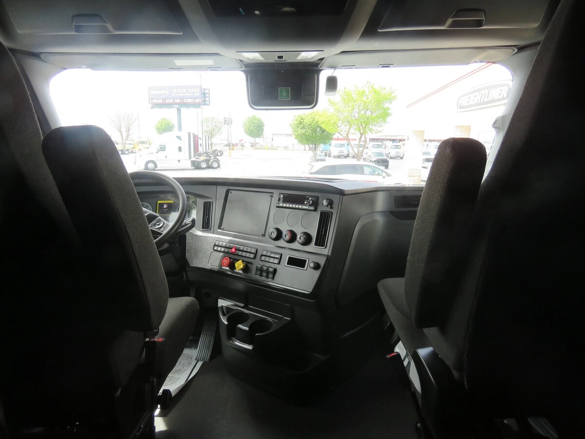 2024 Freightliner Cascadia - image 19