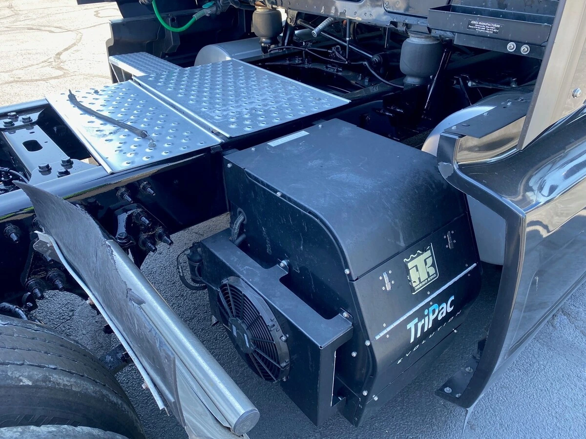 2023 International LT — photo 6