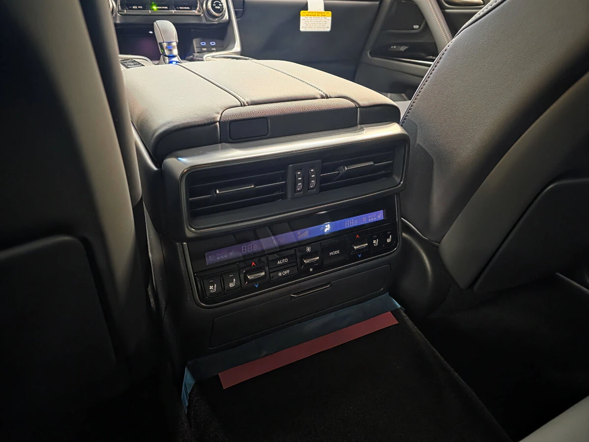 2026 Lexus LX 700h F-Sport - Photo 14