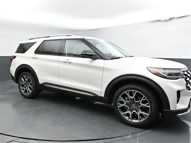 2025 Ford Explorer Platinum photo 2