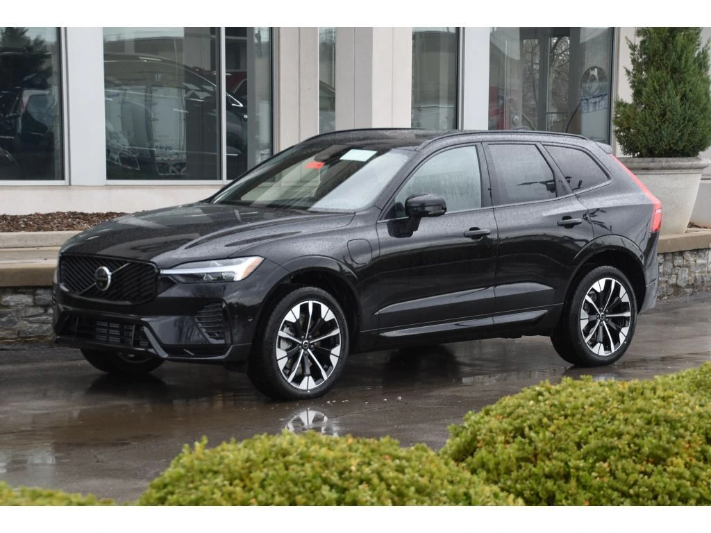 2026 Volvo - image 8