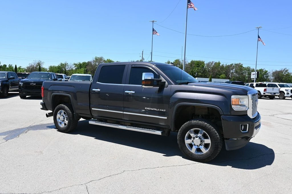 2015 GMC Sierra 4WD Crew Cab Standard Box SRW's photo