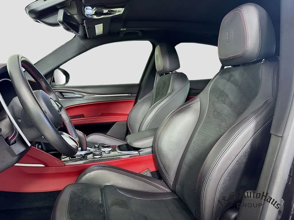 2021 Alfa Romeo Stelvio Quadrifoglio photo 11