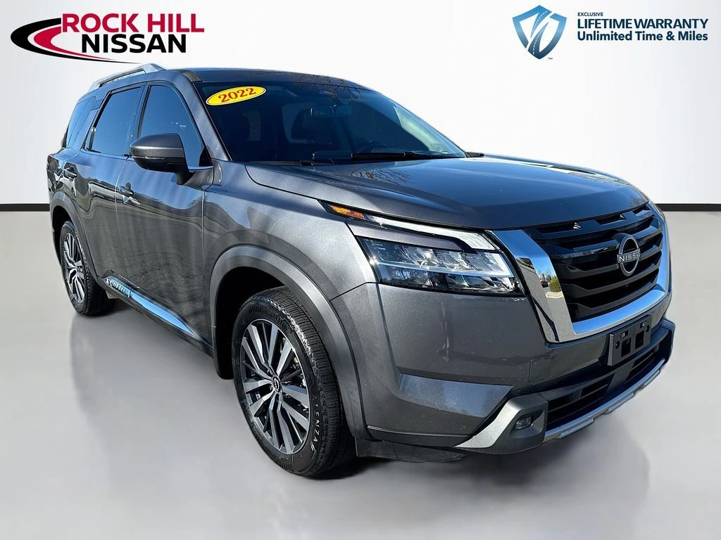 2022 Nissan Pathfinder Platinum's photo