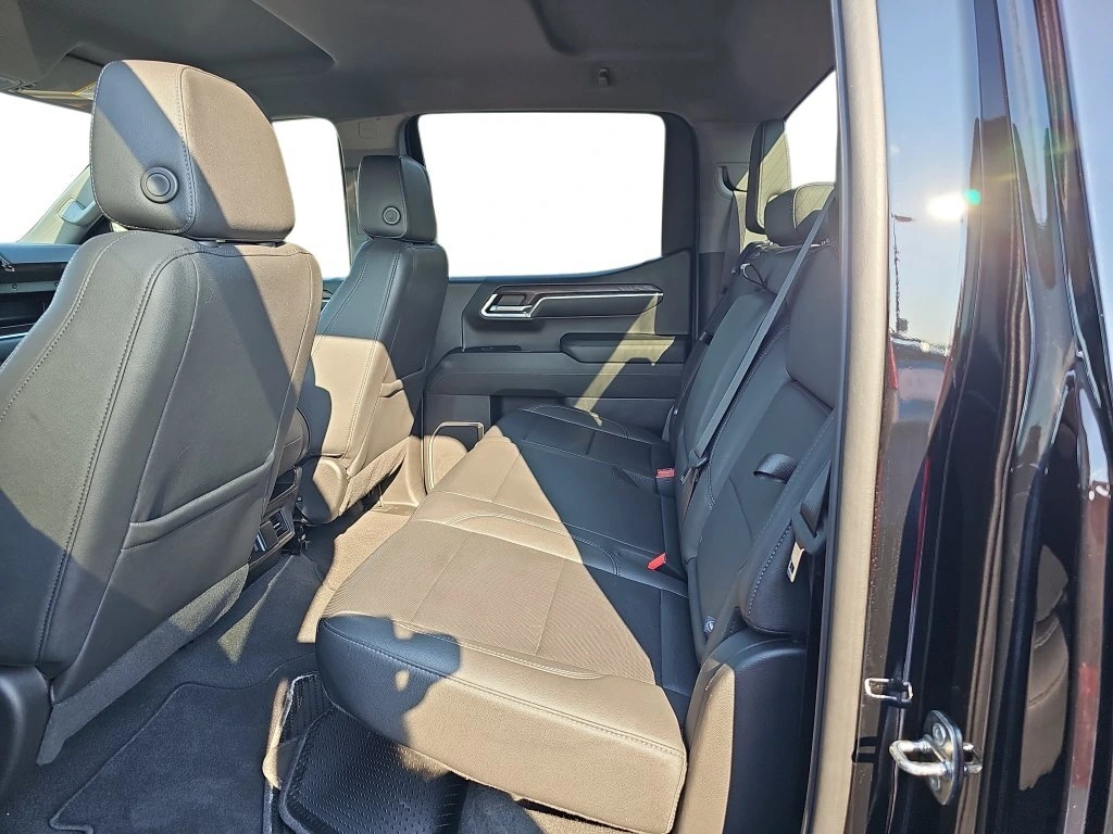 2024 GMC Sierra 1500 SLT - Photo 14