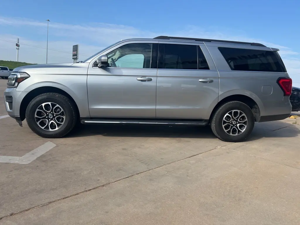 2023 Ford Expedition MAX XLT photo 10