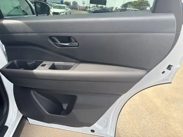 2026 Nissan Rogue SV photo 12