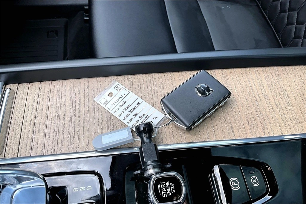 2026 Volvo - image 35