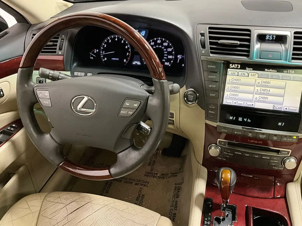 2010 Lexus LS 460 photo 2