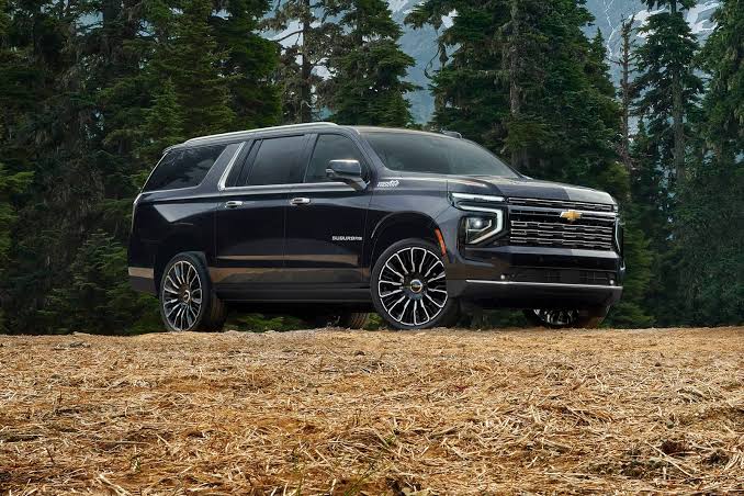 New Chevrolet Suburban High Country in Polar White