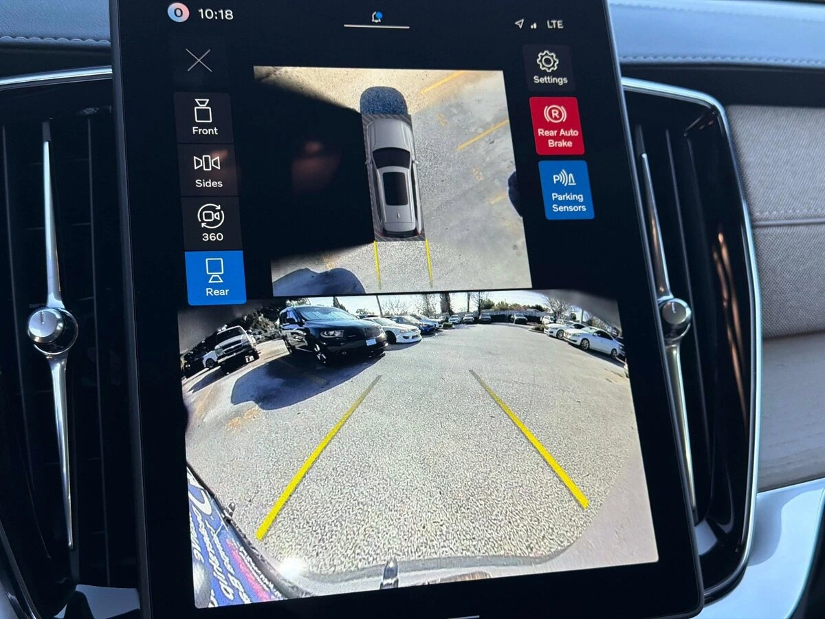 2026 Volvo - image 22