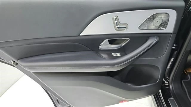 2026 Mercedes-Benz GLS 29
