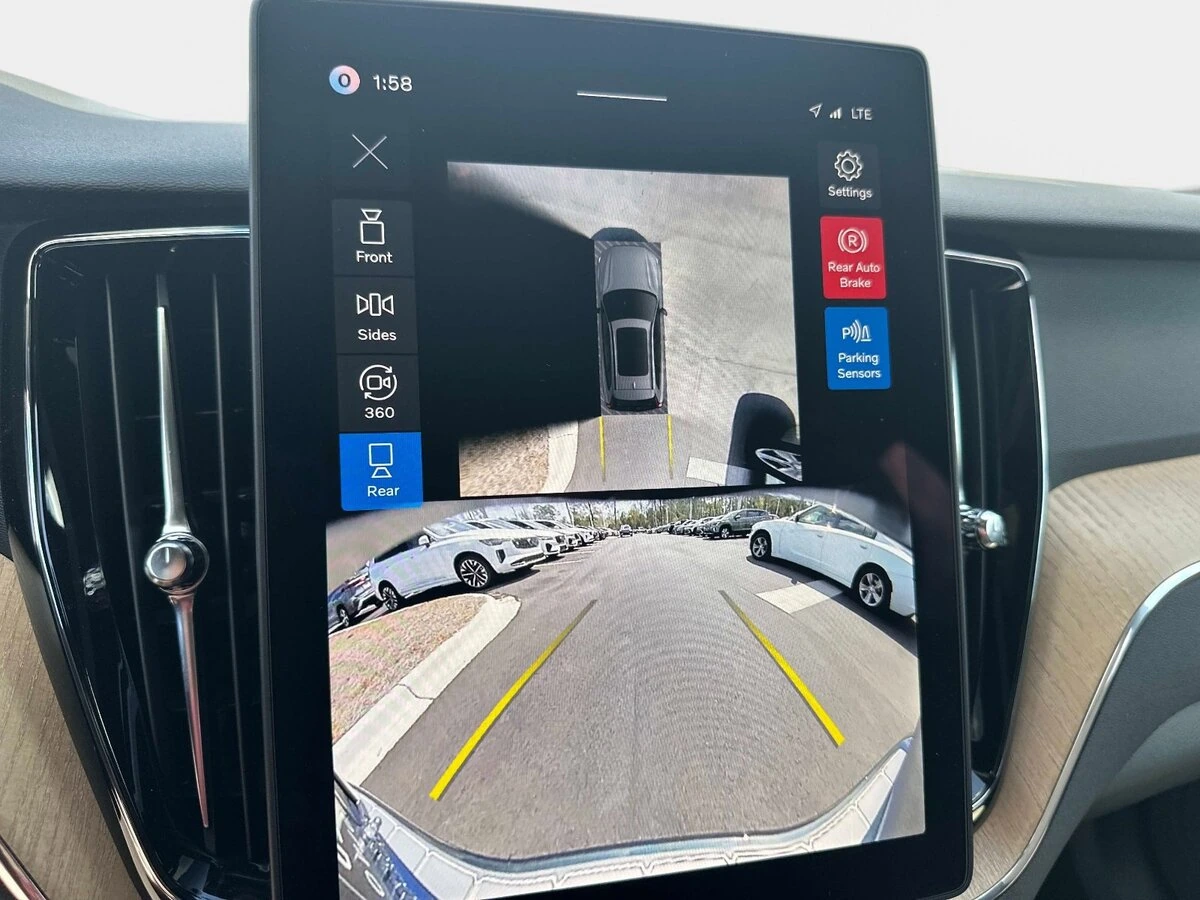 2026 Volvo - image 28