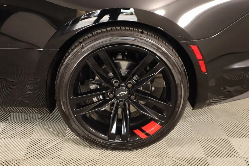 2024 Chevrolet Camaro 1LT photo 16