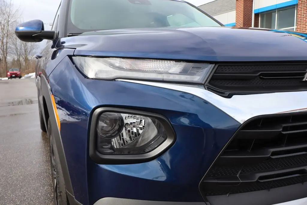 2023 Chevrolet Trailblazer LT photo 2