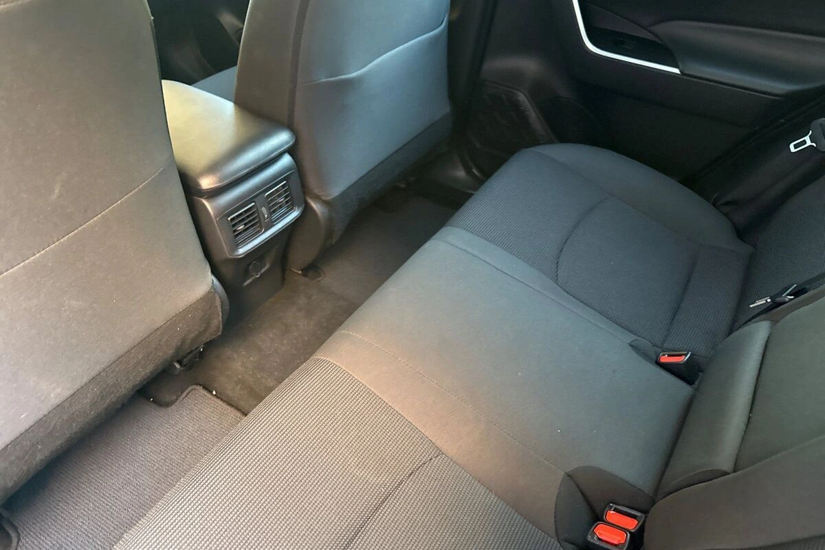 2025 Toyota RAV4 LE - Photo 12
