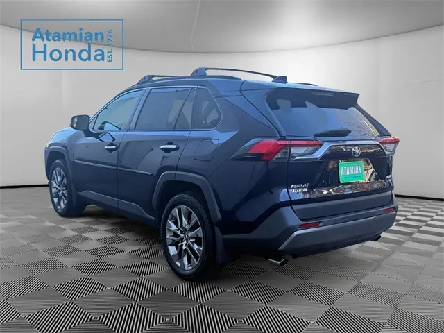 2019 Toyota RAV4 Limited photo 3