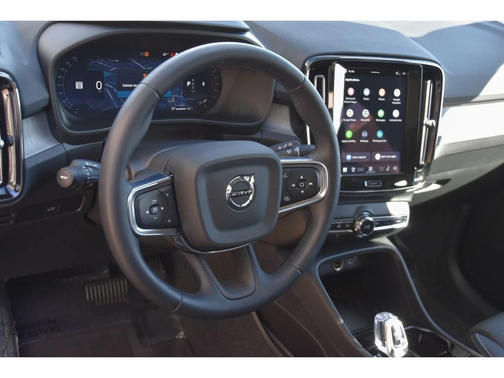 2026 Volvo - image 12