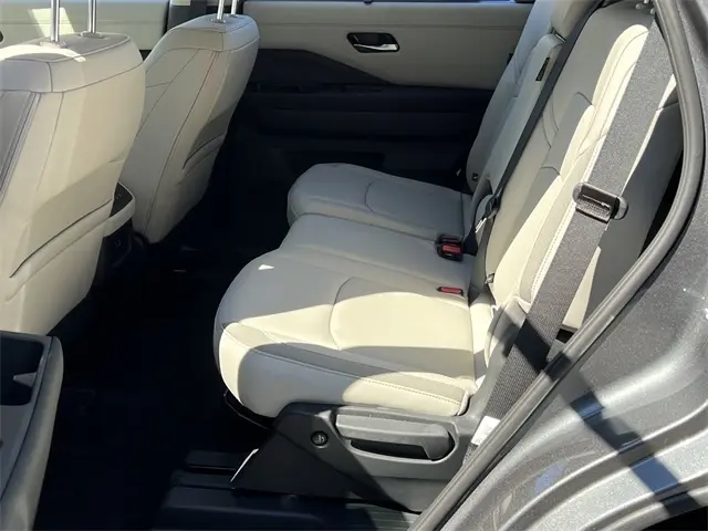 2025 Nissan Pathfinder SL photo 20