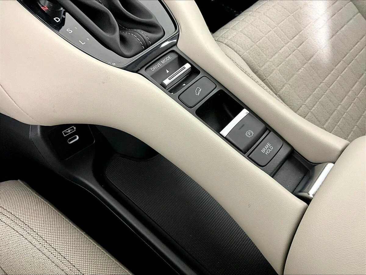 2025 Honda HR-V LX - Photo 36