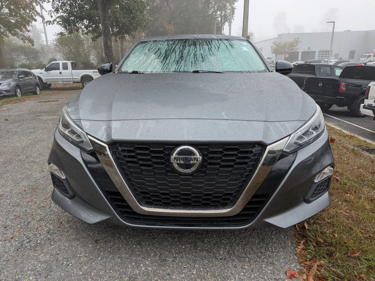 2019 Nissan Altima 2.5 SR photo 2