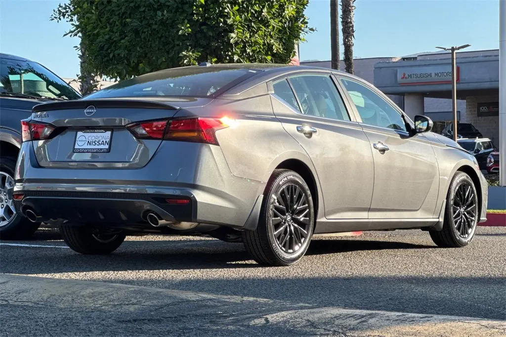 2025 Nissan Altima 2.5 SV photo 4