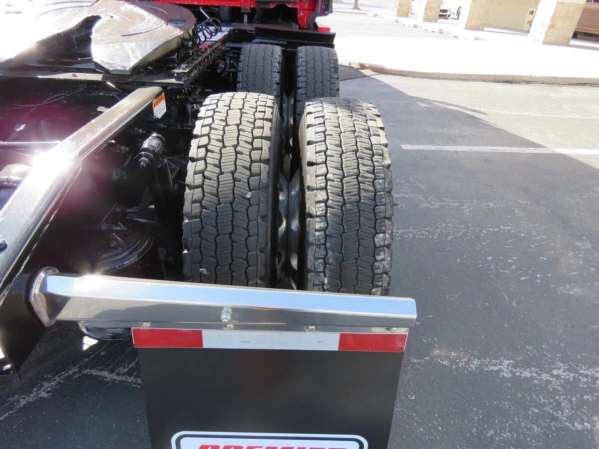 2022 Freightliner Cascadia - image 6