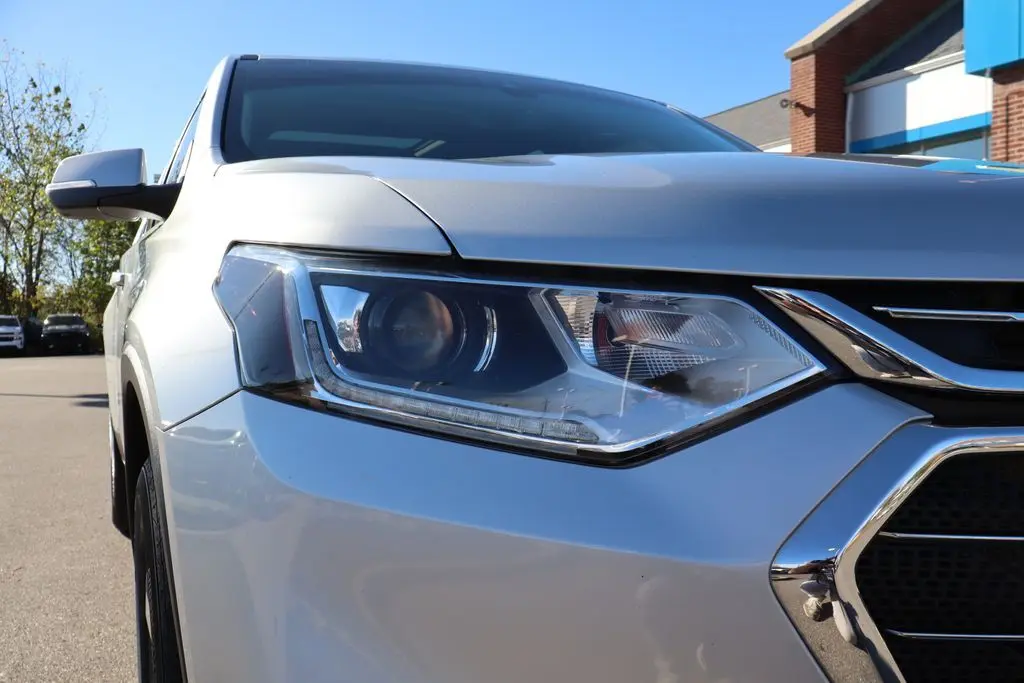 2021 Chevrolet Traverse Leather photo 3