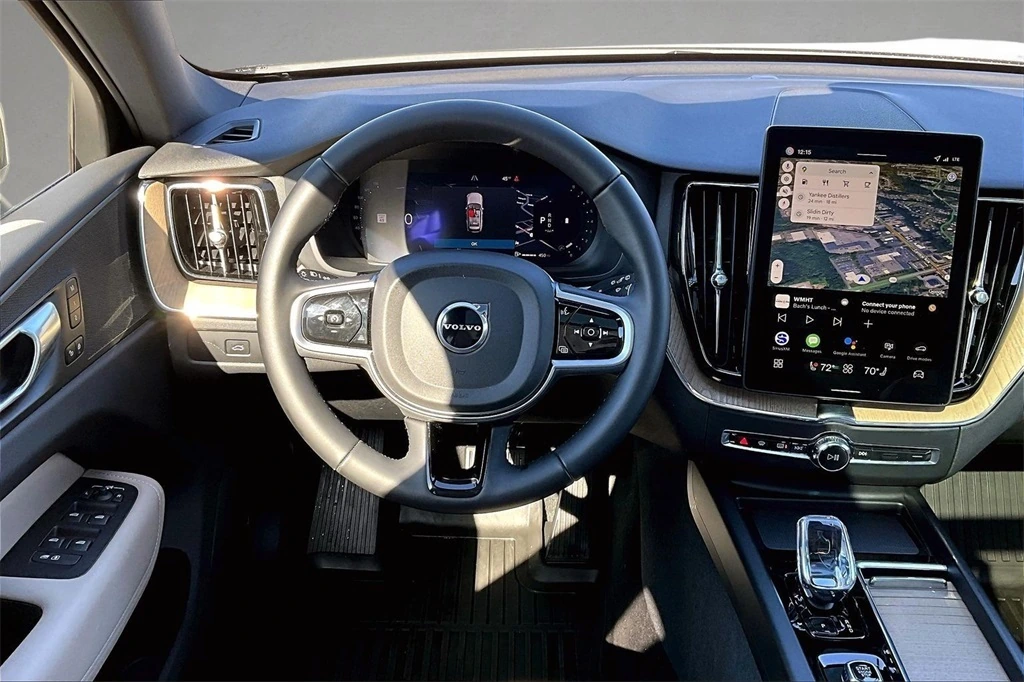 2026 Volvo - image 8