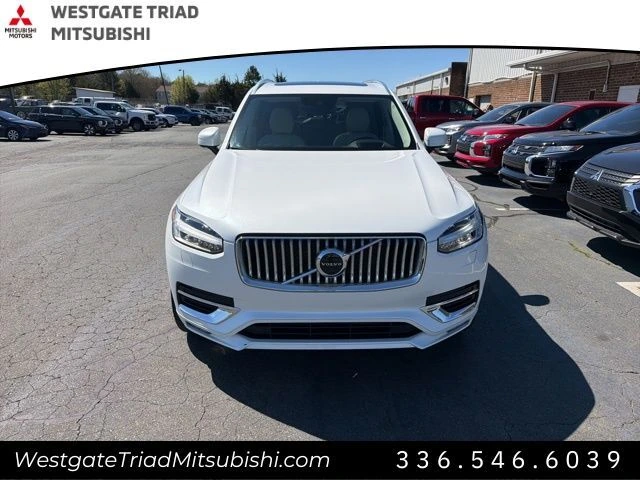 2022 Volvo - image 2