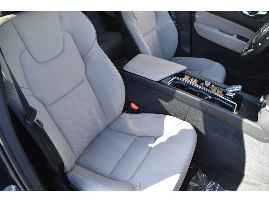 2026 Volvo - image 28